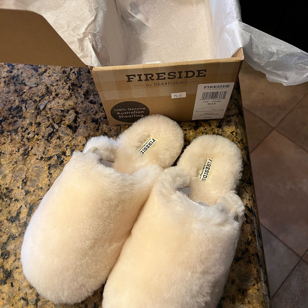 Dearfoams Fireside genuine Australian Shearling Shelly Beach scuffs ivory NEW